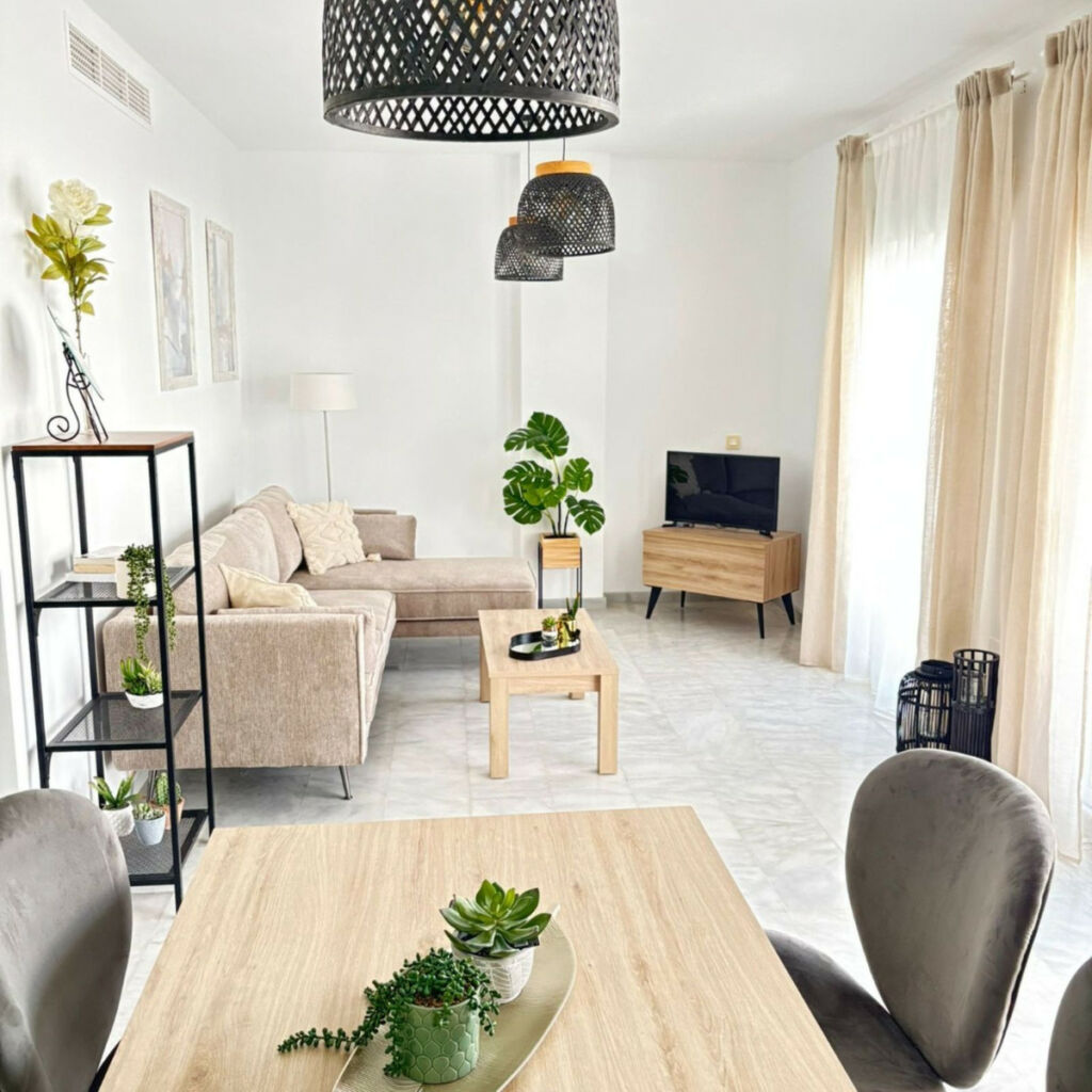 Middle Floor Apartment Estepona Málaga - image 3