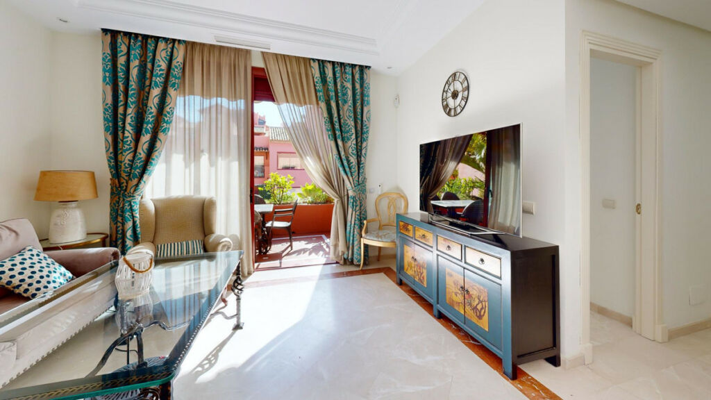 Middle Floor Apartment Marbella Málaga - image 3