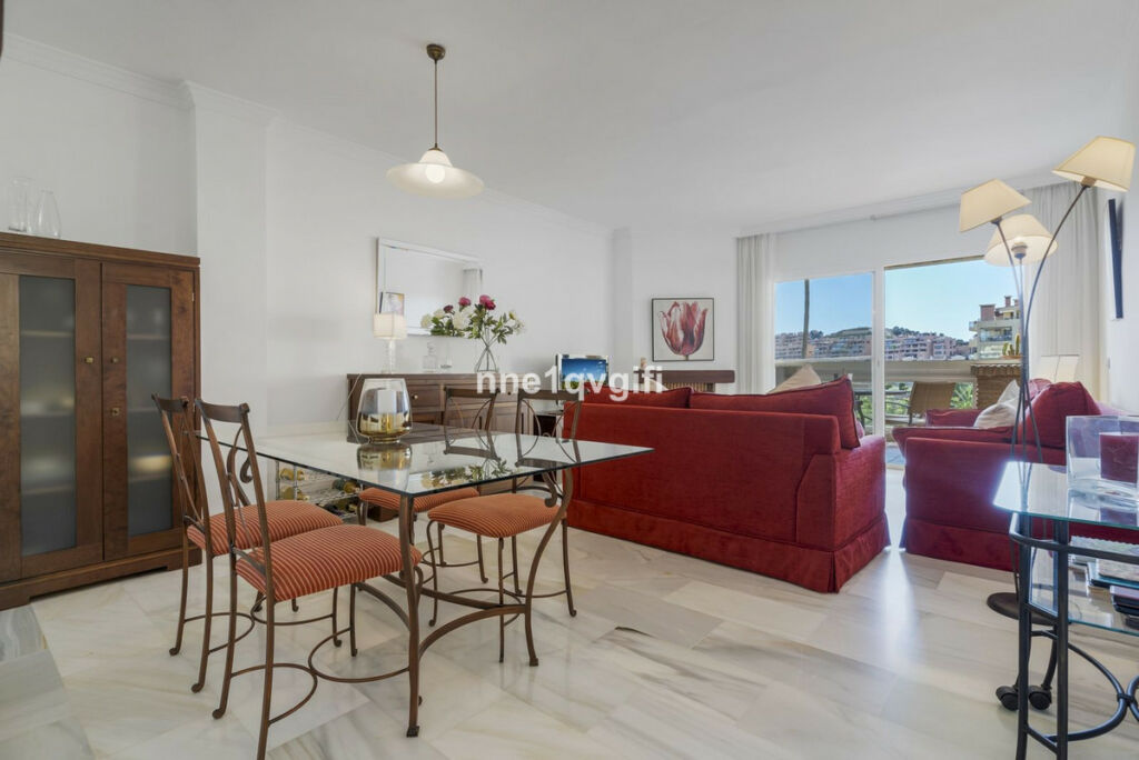Middle Floor Apartment Calahonda Málaga - image 3