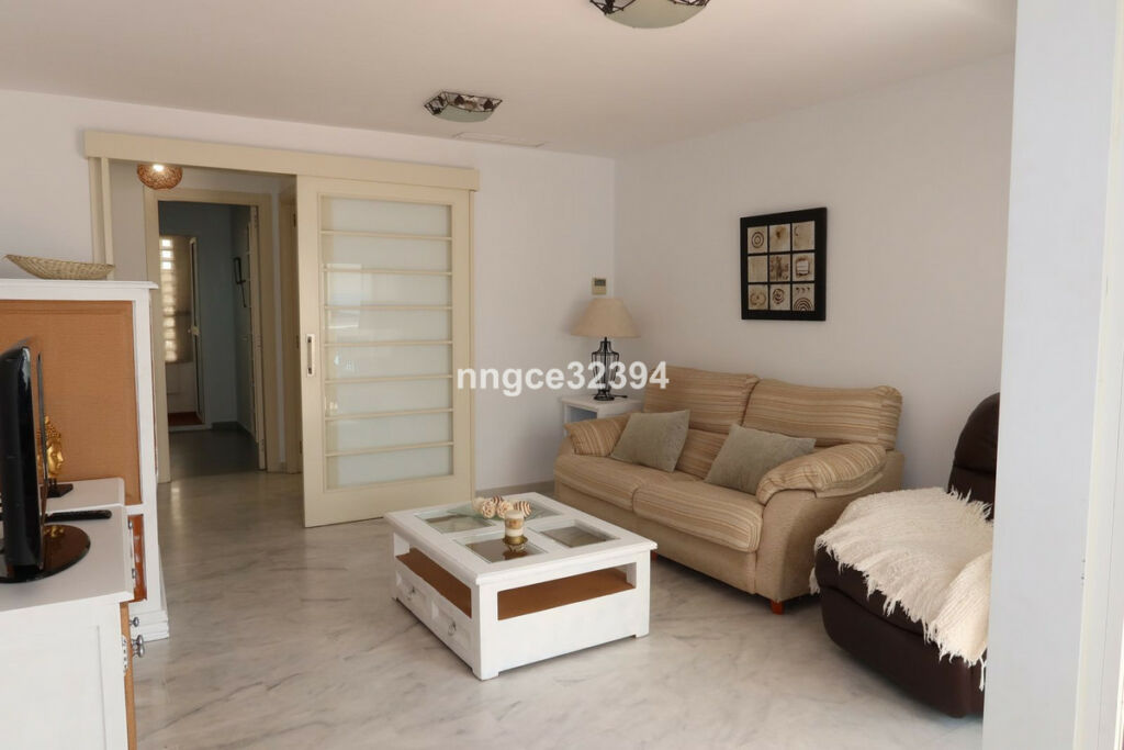 Middle Floor Apartment Estepona Málaga - image 3