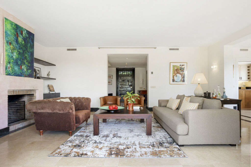 Detached Villa Nueva Andalucía Málaga - image 3