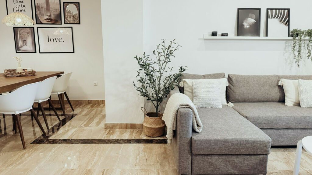 Middle Floor Apartment Estepona Málaga - image 3