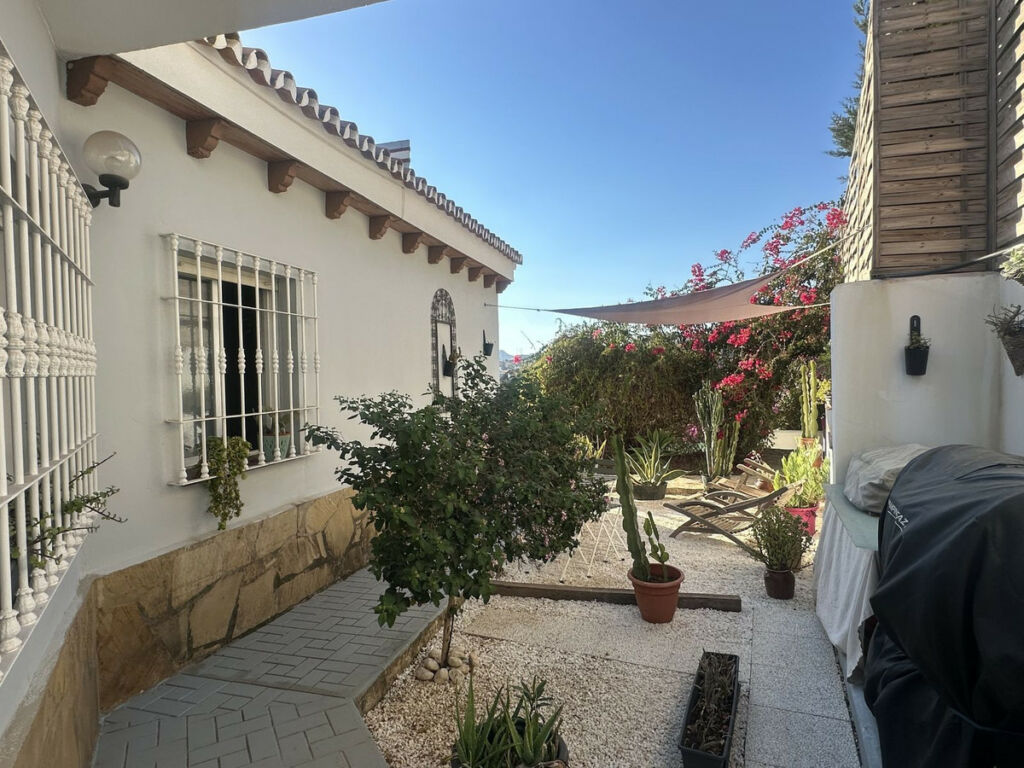 Detached Villa Rincón de la Victoria Málaga - image 3