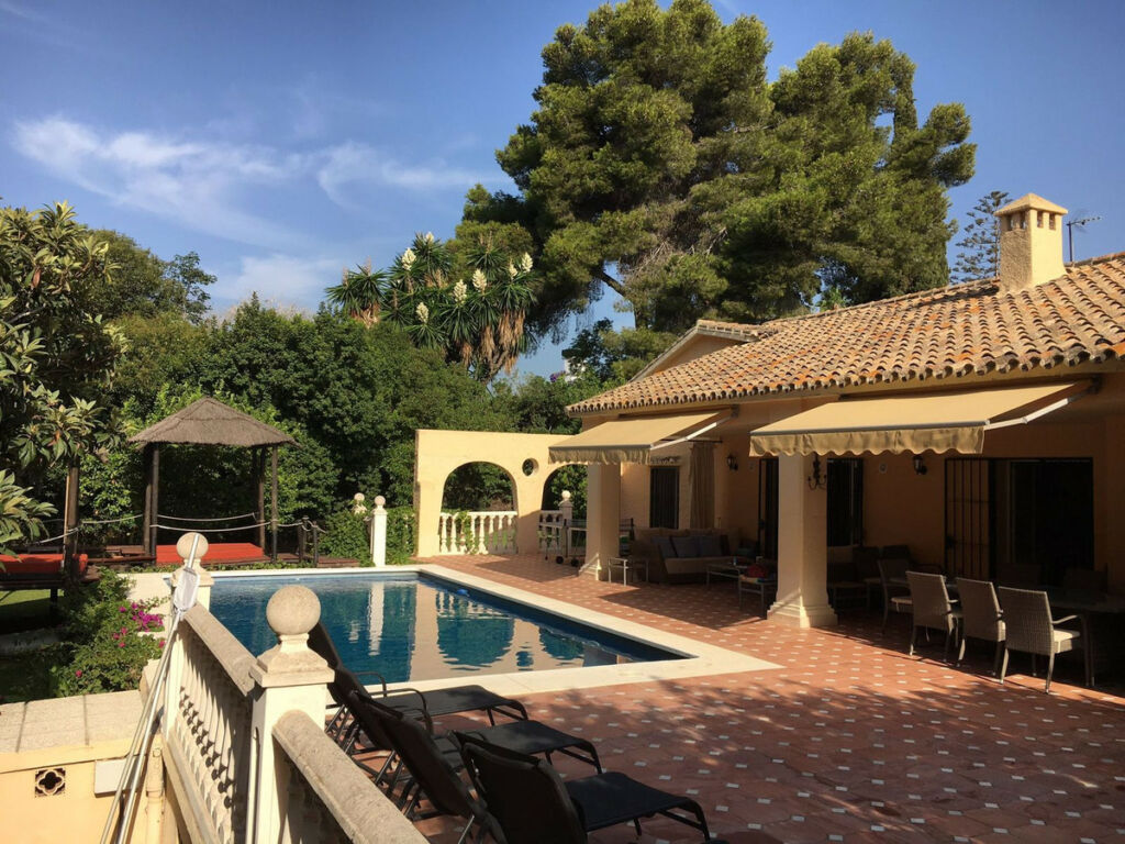 Detached Villa San Pedro de Alcántara Málaga - image 3