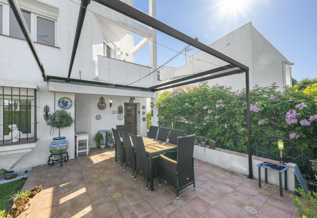 Detached Villa La Duquesa Málaga - image 3