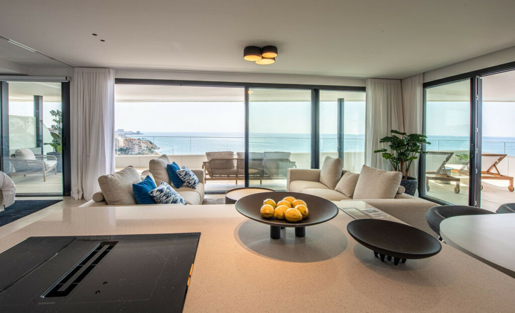 Middle Floor Apartment Higueron Málaga - image 3