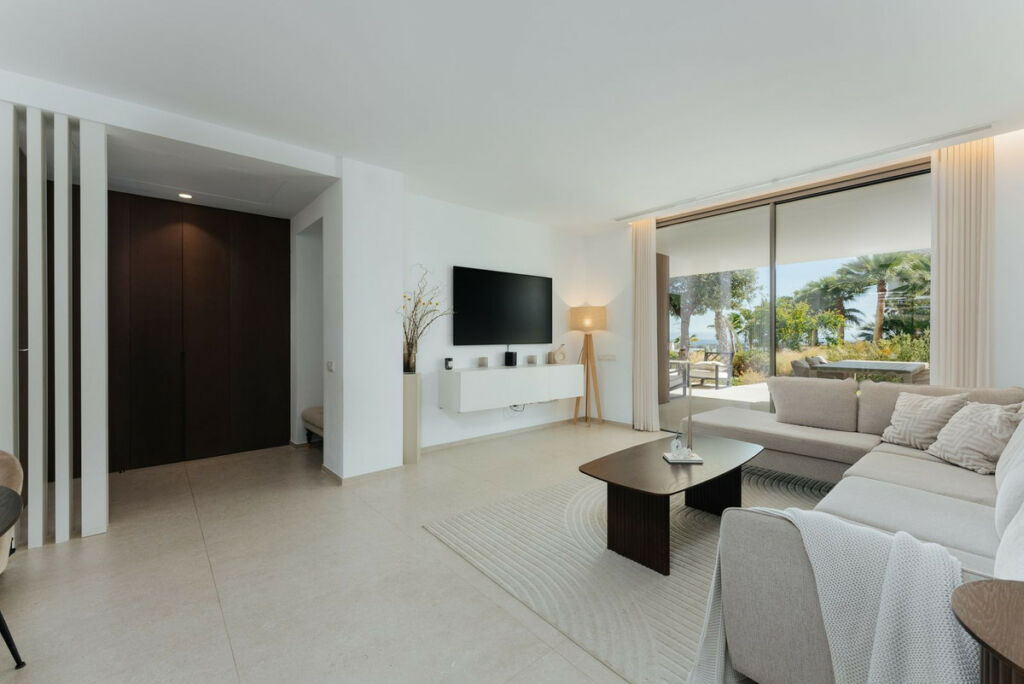 Ground Floor Apartment Los Arqueros Málaga - image 3