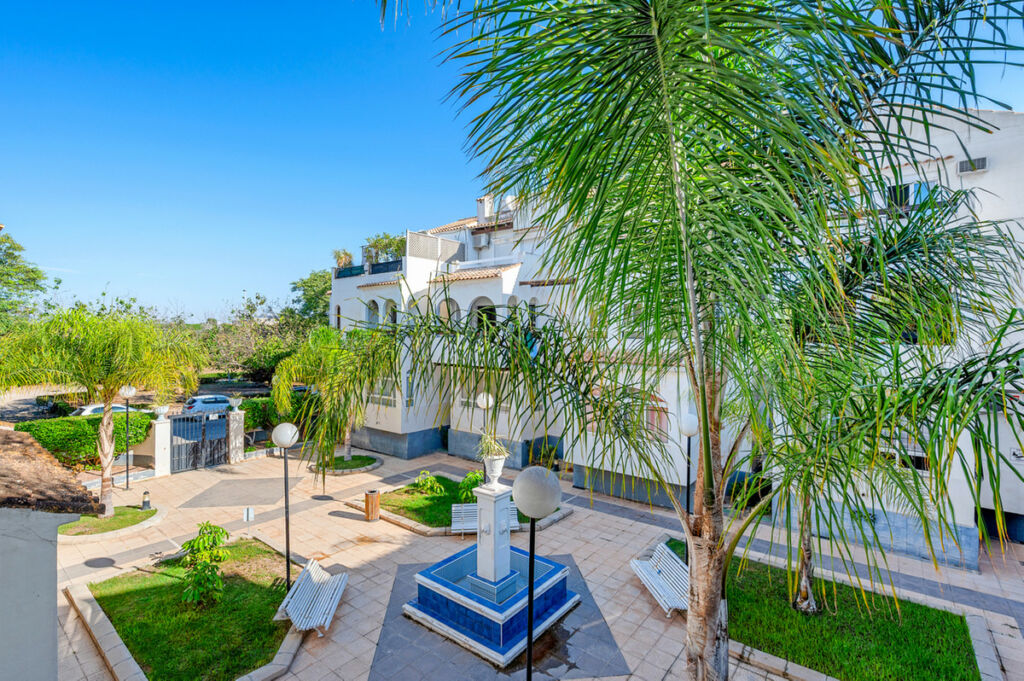 Middle Floor Apartment Torrevieja Alicante - image 3