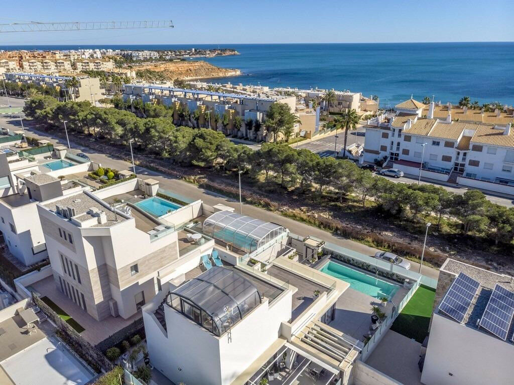 Detached Villa Campoamor Alicante - image 3