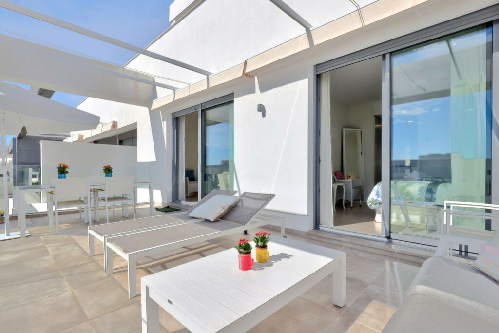 Middle Floor Apartment Selwo Málaga - image 3