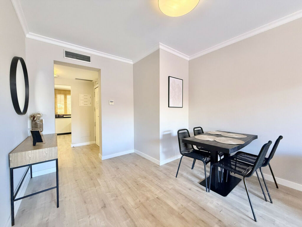 Ground Floor Apartment Benahavís Málaga - image 3