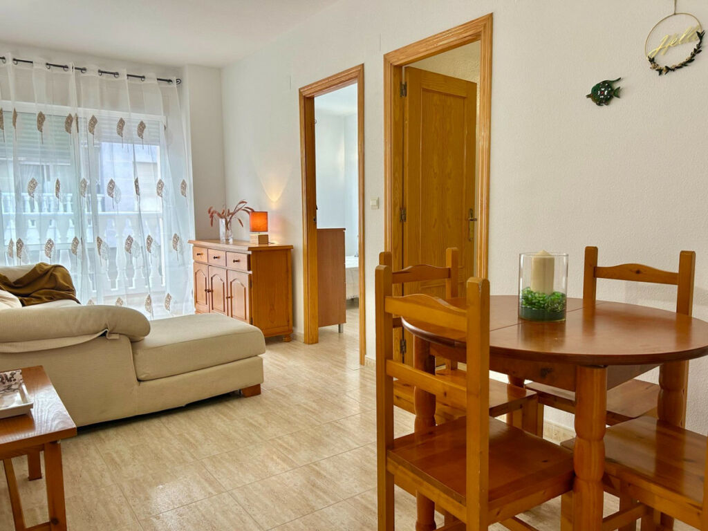 Middle Floor Apartment Torrevieja Alicante - image 3