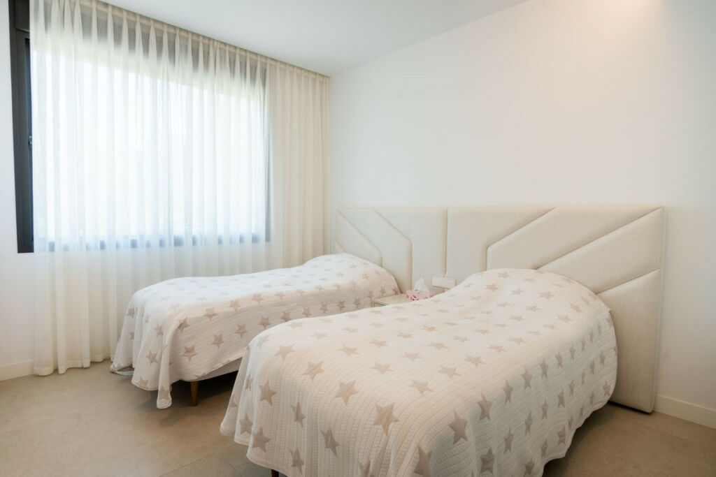 Semi-Detached House Elviria Málaga - image 3