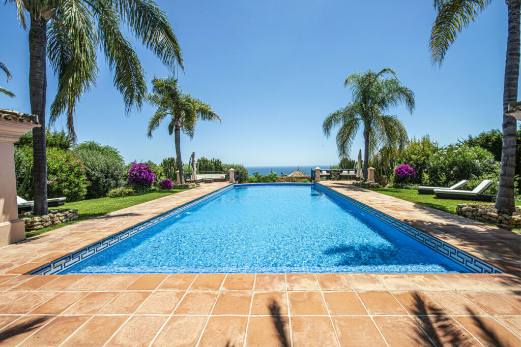 Detached Villa Sierra Blanca Málaga - image 3