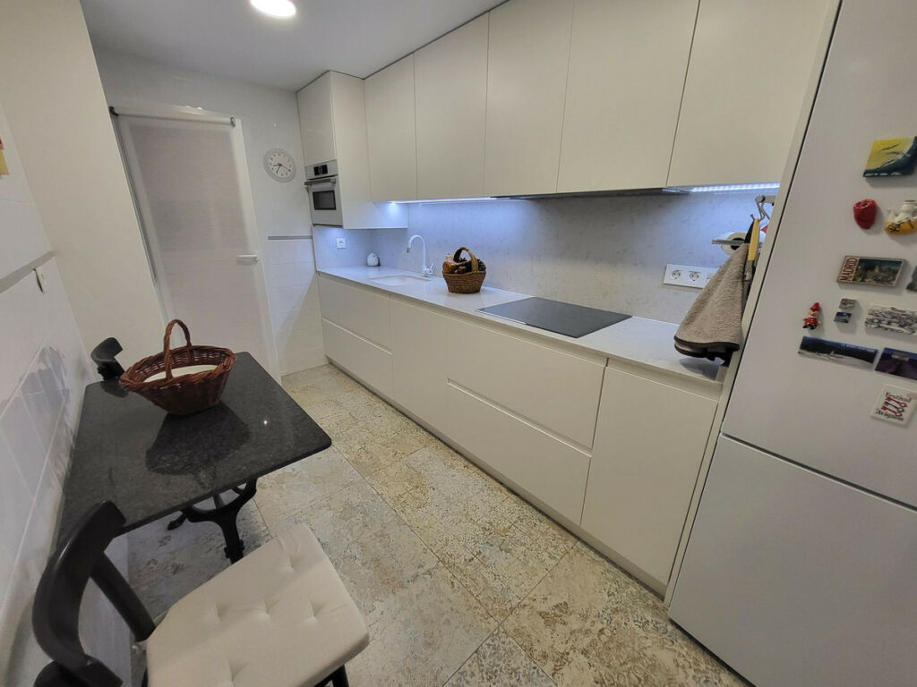 Middle Floor Apartment Nueva Andalucía Málaga - image 3