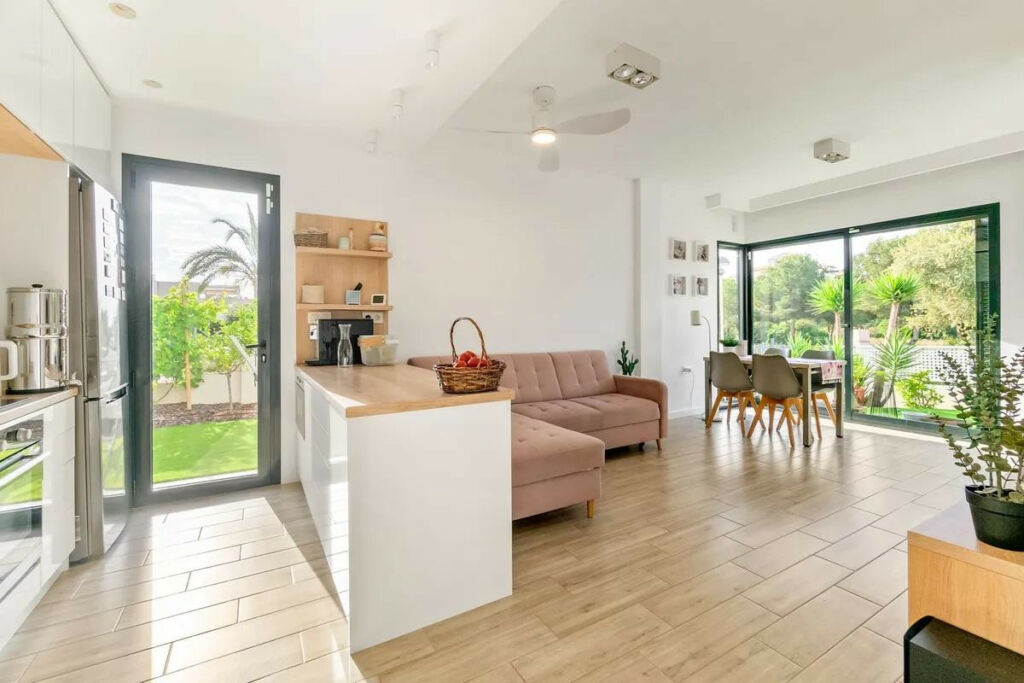 Townhouse La Zenia Alicante - image 3