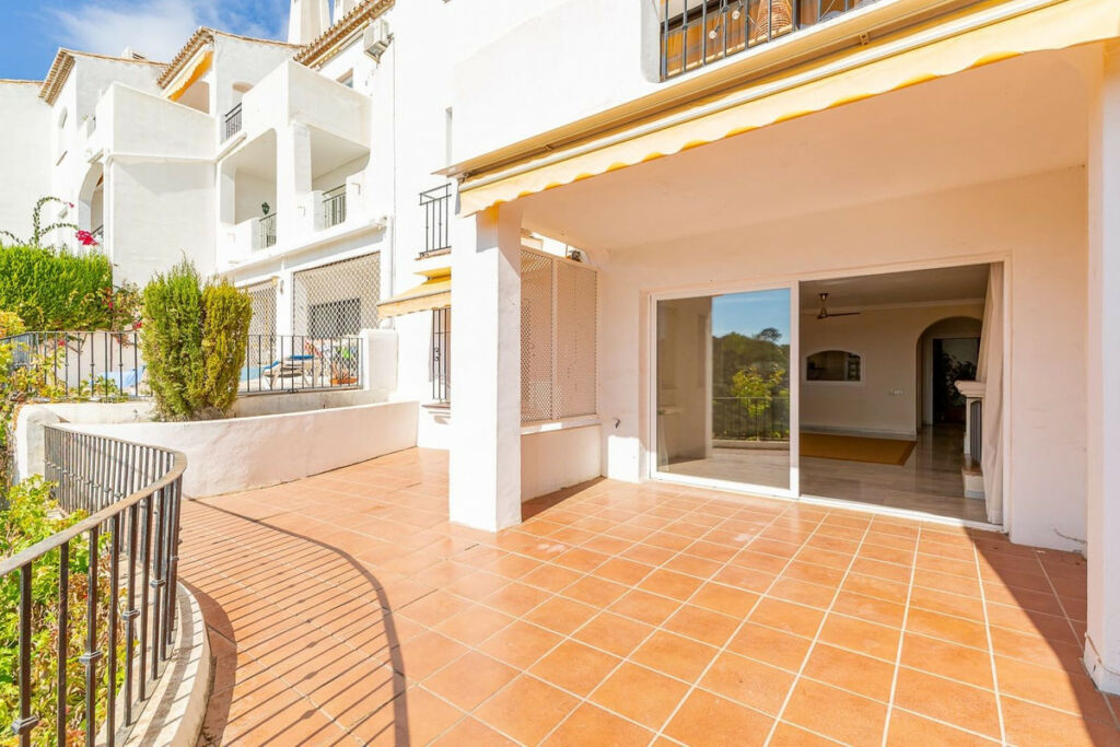 Ground Floor Apartment Los Almendros Málaga - image 3