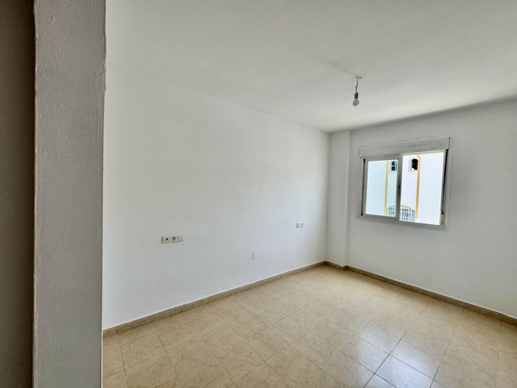 Middle Floor Apartment Las Lagunas Málaga - image 3