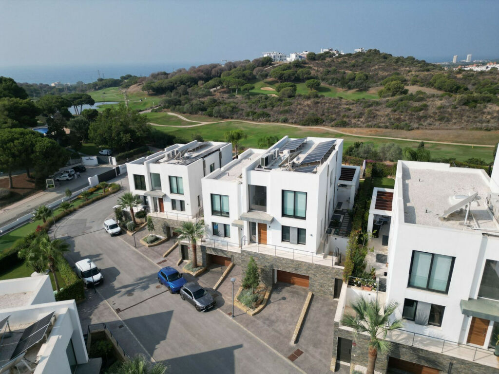 Semi-Detached House Cabopino Málaga - image 3