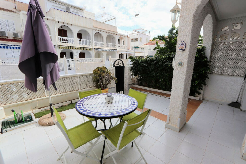 Townhouse Mil Palmeras Alicante - image 3