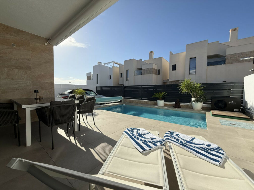Detached Villa Los Montesinos Alicante - image 3