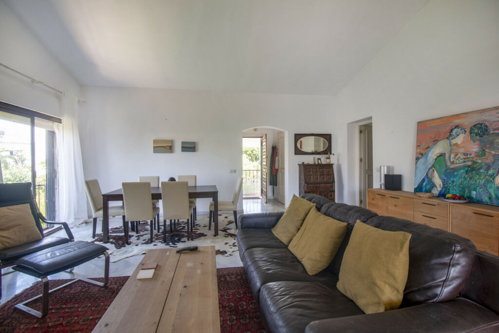 Middle Floor Apartment Estepona Málaga - image 3