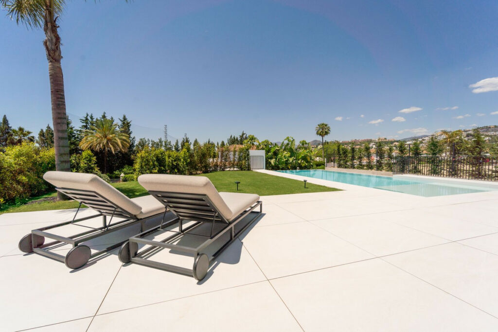 Detached Villa Nueva Andalucía Málaga - image 3