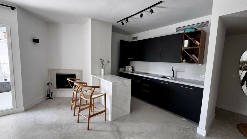 Middle Floor Apartment Nueva Andalucía Málaga - image 3
