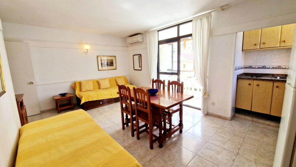 Middle Floor Apartment Fuengirola Málaga - image 3