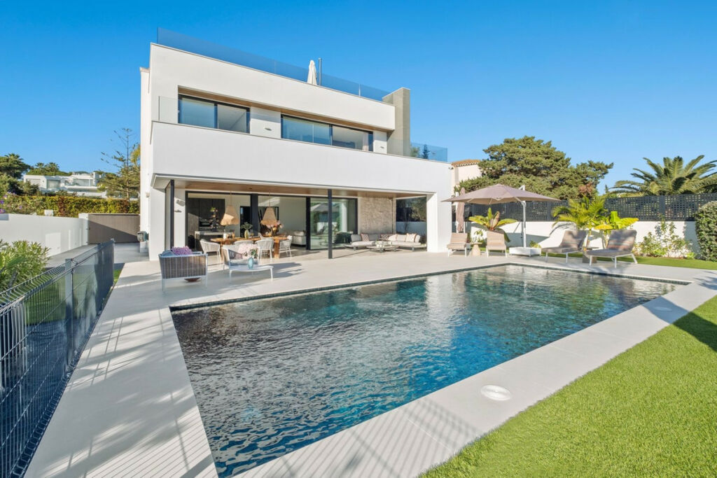 Detached Villa Marbesa Málaga - image 3
