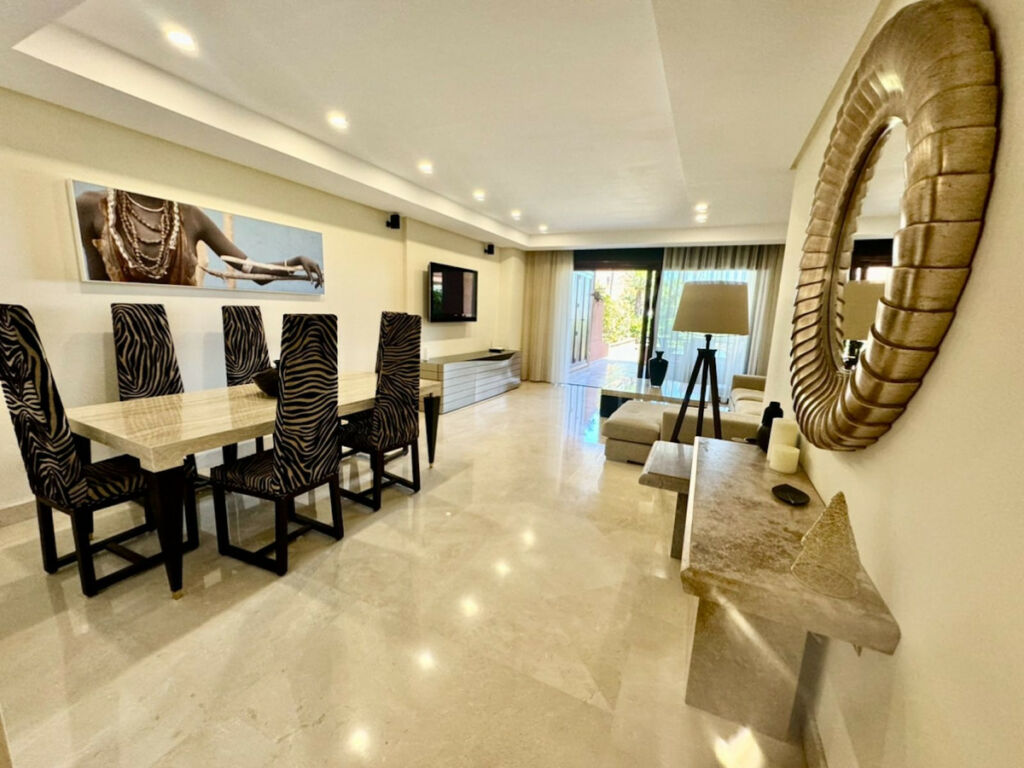 Ground Floor Apartment Puerto Banús Málaga - image 3