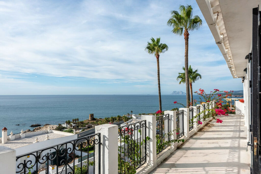 Detached Villa Manilva Málaga - image 3