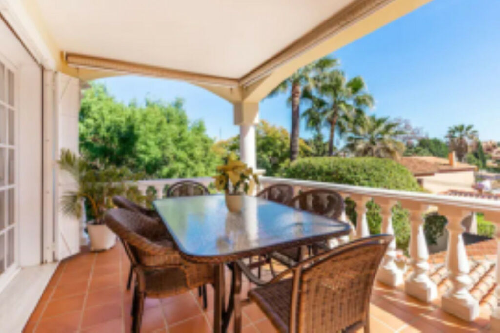 Detached Villa Nueva Andalucía Málaga - image 3