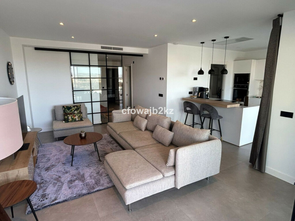 Top Floor Apartment Estepona Málaga - image 3