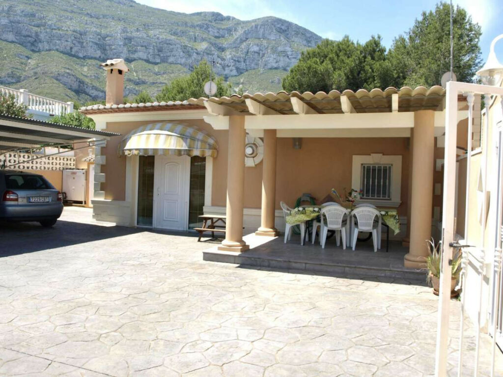 Detached Villa Denia Alicante - image 3