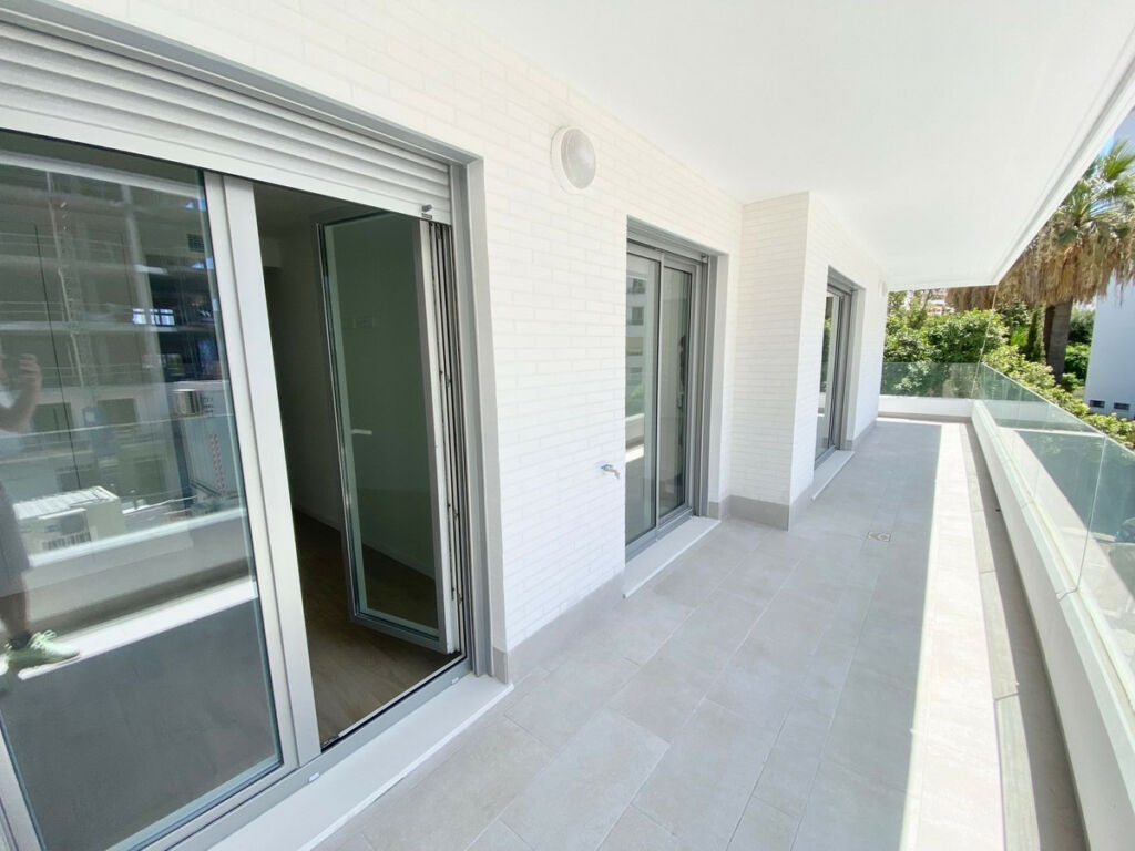 Middle Floor Apartment Nueva Andalucía Málaga - image 3