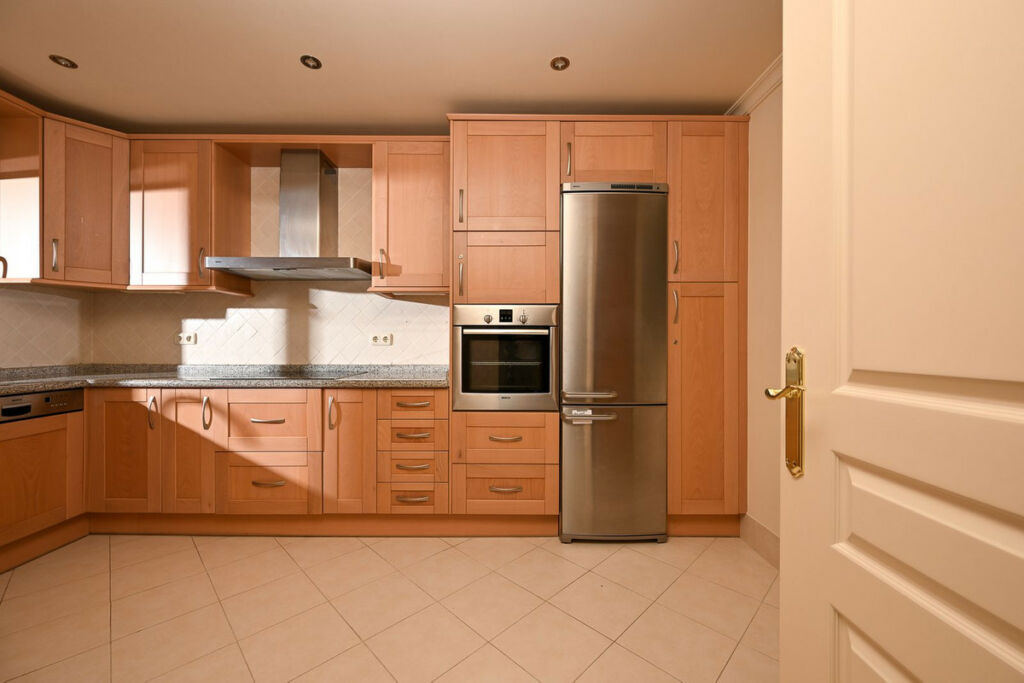 Middle Floor Apartment Benahavís Málaga - image 4