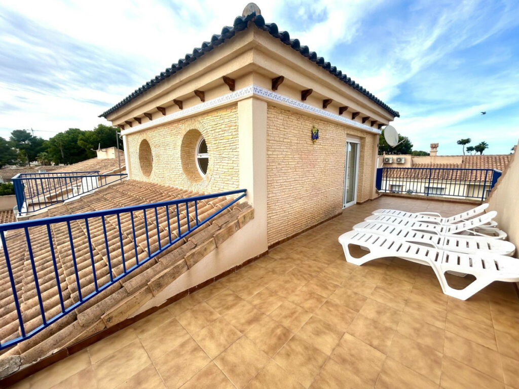 Townhouse Campoamor Alicante - image 3