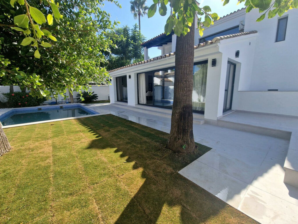Detached Villa Marbella Málaga - image 3