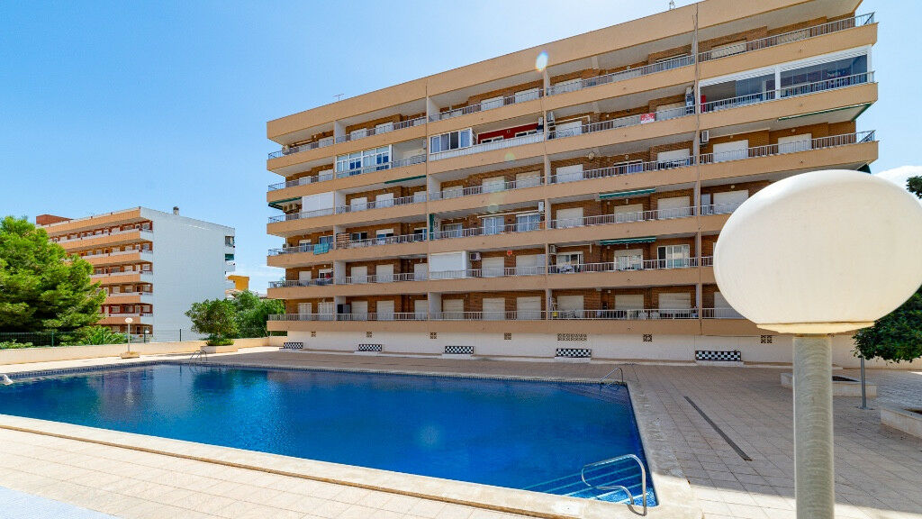 Middle Floor Apartment Punta Prima Alicante - image 3