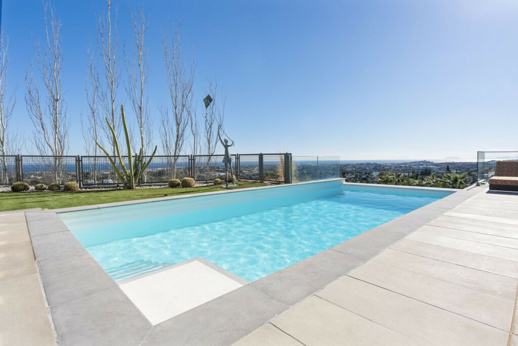Detached Villa Benahavís Málaga - image 3