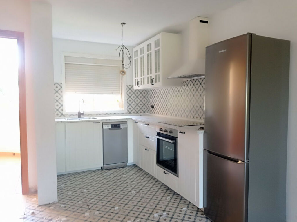 Middle Floor Apartment Calahonda Málaga - image 3