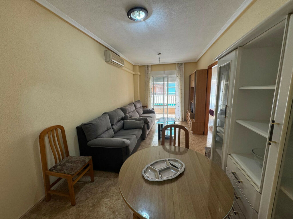 Middle Floor Apartment Torrevieja Alicante - image 3