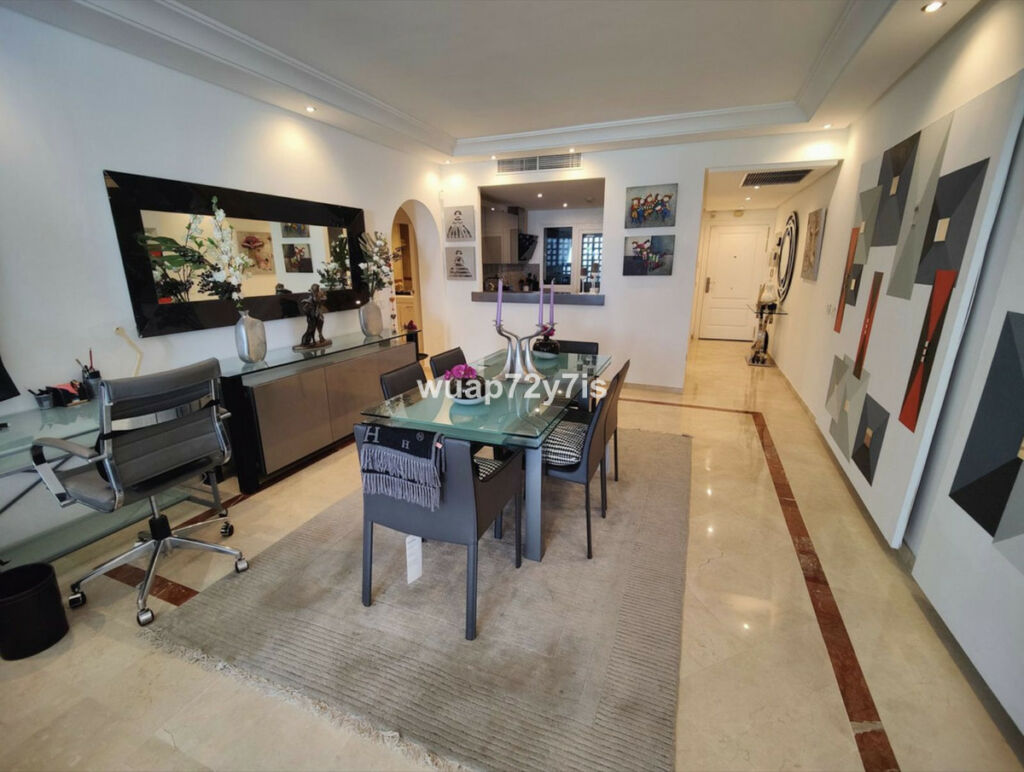 Ground Floor Apartment Puerto Banús Málaga - image 3