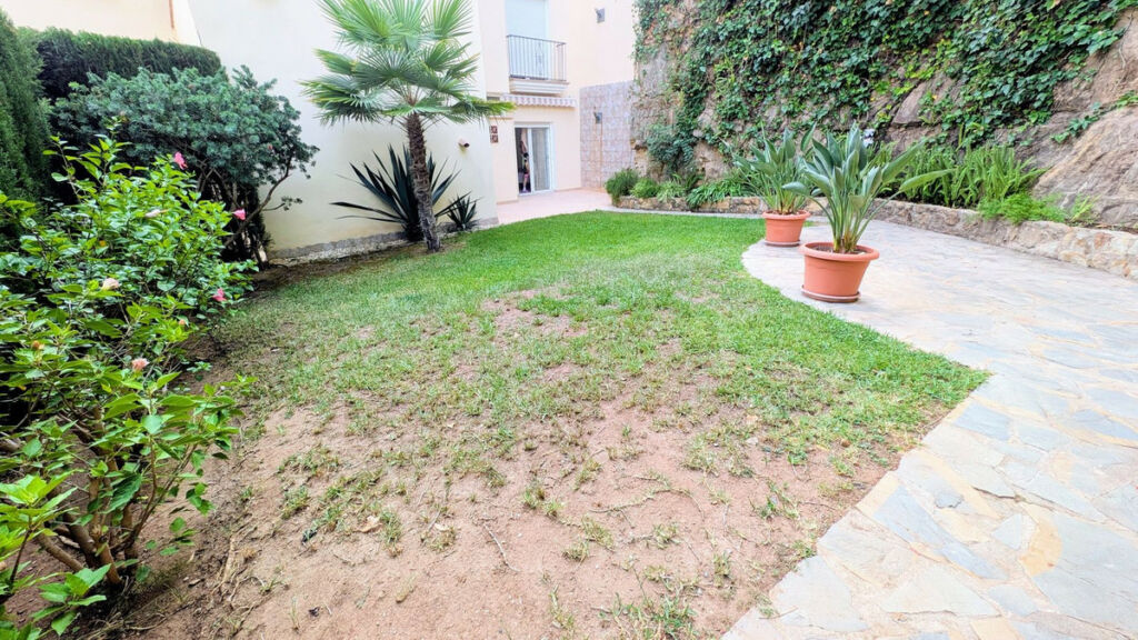 Ground Floor Apartment Benahavís Málaga - image 3