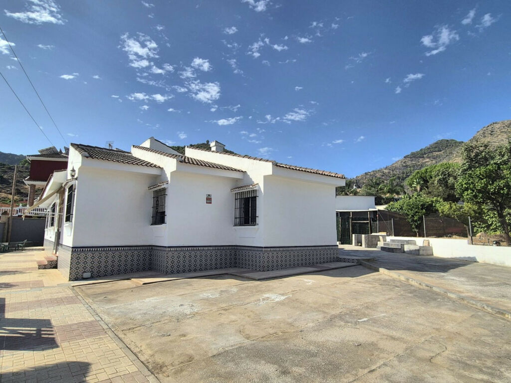 Detached Villa Alhaurín de la Torre Málaga - image 3