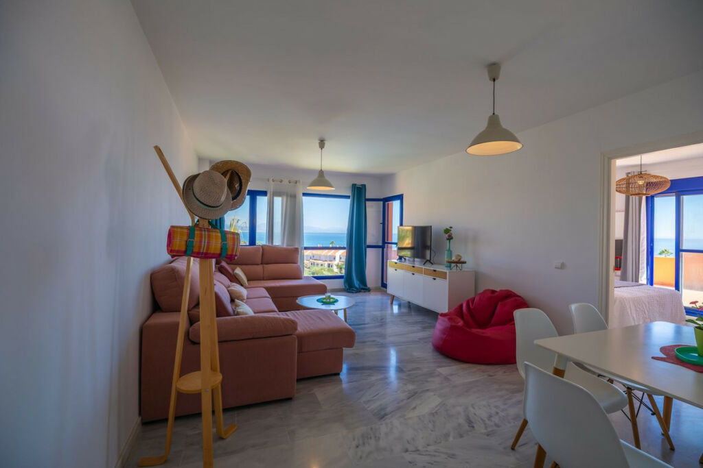 Penthouse La Duquesa Málaga - image 3