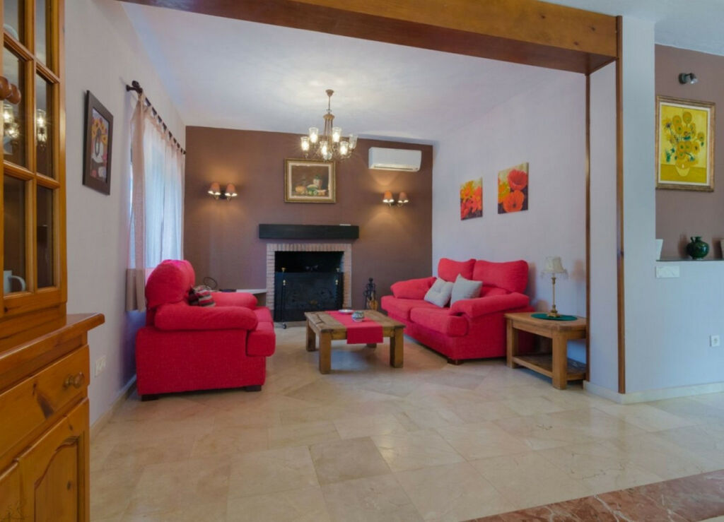 Detached Villa Estepona Málaga - image 3