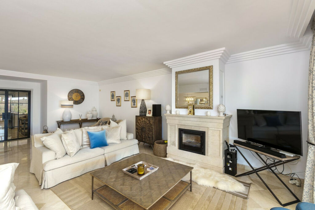 Ground Floor Apartment Nueva Andalucía Málaga - image 3