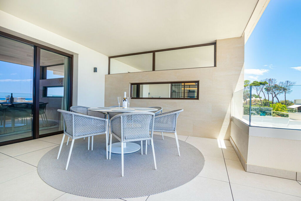 Middle Floor Apartment Estepona Málaga - image 3